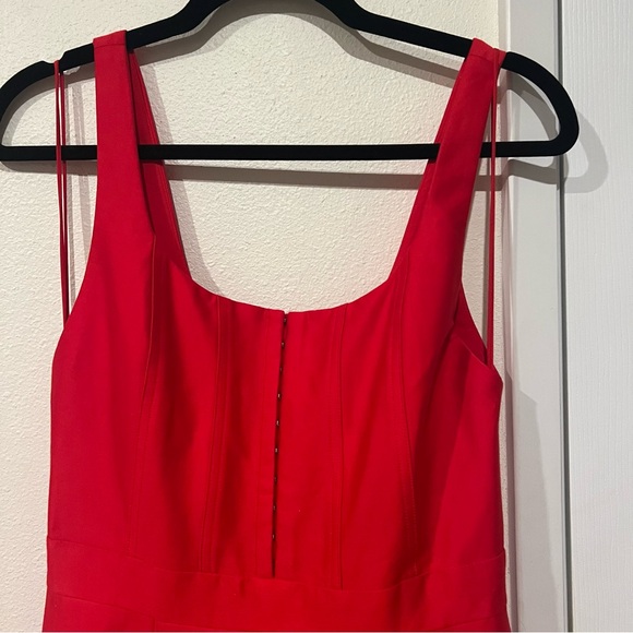 Alice + Olivia Diana Sleeveless Structured Midi Dress | 6 - Picture 7 of 9